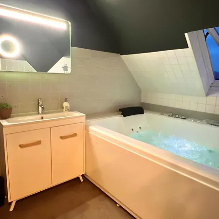 Balneo, Lumineux, Confort Apartman
